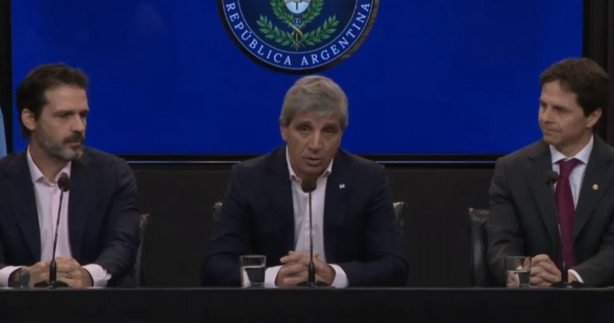 Luis Caputo anunció un esquema de financiamiento por $2 billones del Fondo de Garantía de Sustentabilidad para ampliar la oferta de créditos hipotecarios.